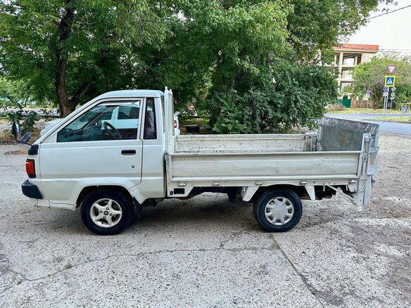 1995 Toyota LiteAce, белый, 630000 рублей - вид 3