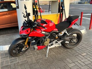 2022 Ducati Streetfighter V4, красный, 2850000 рублей, вид 4