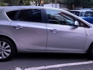 2011 Opel Astra J, серебристый, 650000 рублей, вид 2
