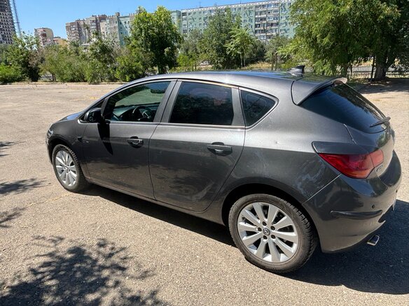2011 Opel Astra J, серый, 850000 рублей - вид 6