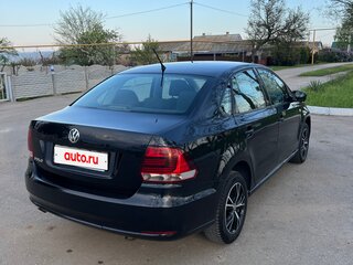 2015 Volkswagen Polo V Рестайлинг, чёрный, 650000 рублей, вид 4