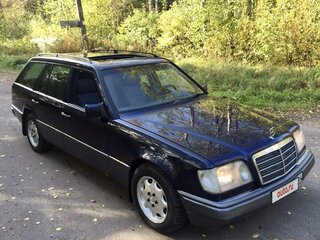 1995 Mercedes-Benz E-Класс 220 I (W124), синий, 750000 рублей, вид 3