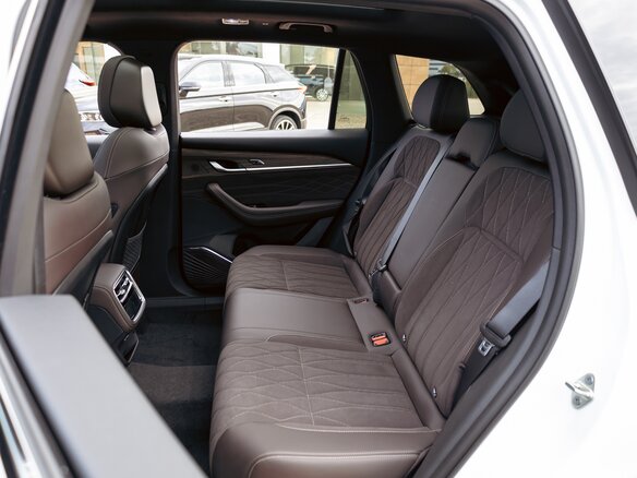 2026 Geely Monjaro (Xingyue L) I Рестайлинг 2 (China Market), белый, 4395000 рублей - вид 22