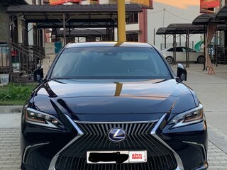 2019 Lexus ES 300h VII, синий, 4600000 рублей, вид 1