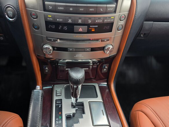 2012 Lexus LX 570 III Рестайлинг, чёрный, 4300000 рублей - вид 14
