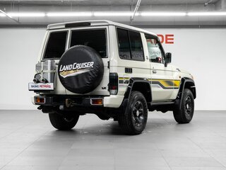 2021 Toyota Land Cruiser 76 70 Series Рестайлинг 1, белый, 6759000 рублей, вид 5