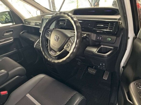 2017 Honda Stepwgn Spada V, белый, 1480008 рублей - вид 4