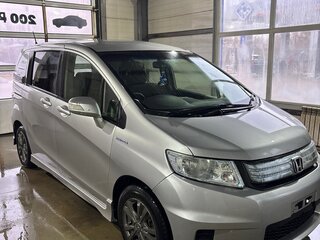 2012 Honda Freed Spike I Рестайлинг, серебристый, 1030000 рублей, вид 1
