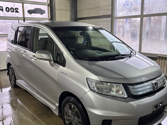 2012 Honda Freed Spike I Рестайлинг, серебристый, 1030000 рублей