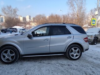 2006 Mercedes-Benz M-Класс 500 II (W164), серебристый, 1850000 рублей, вид 1
