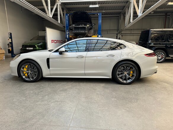 2017 Porsche Panamera Turbo II, серый, 7490000 рублей - вид 3