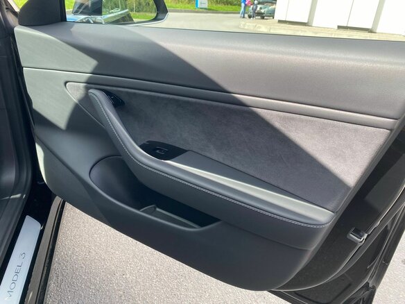 2018 Tesla Model 3 Mid Range I, чёрный - вид 11