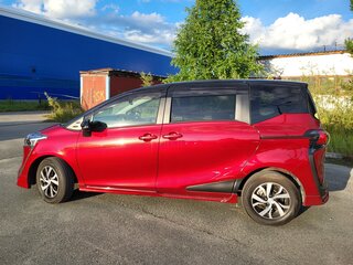 2019 Toyota Sienta II Рестайлинг, красный, 1630000 рублей, вид 4