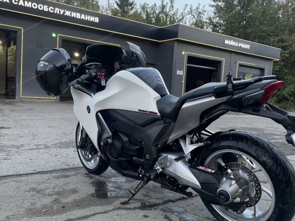 2009 Honda VFR 1200, белый, 1000000 рублей - вид 4