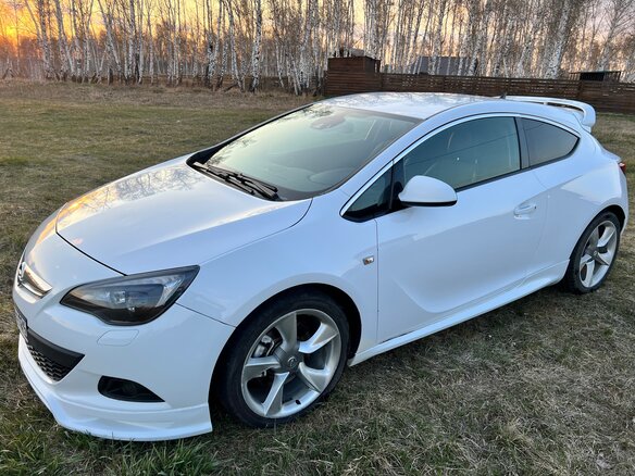 2013 Opel Astra GTC J Рестайлинг, белый, 1350000 рублей - вид 17