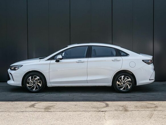 2026 BAIC U5 Plus, белый, 2300500 рублей - вид 2