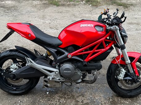 2010 Ducati Monster 696, красный, 410000 рублей, вид 2