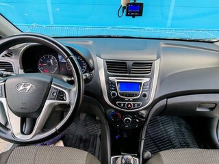 2013 Hyundai Solaris I, серебристый, 650000 рублей, вид 4