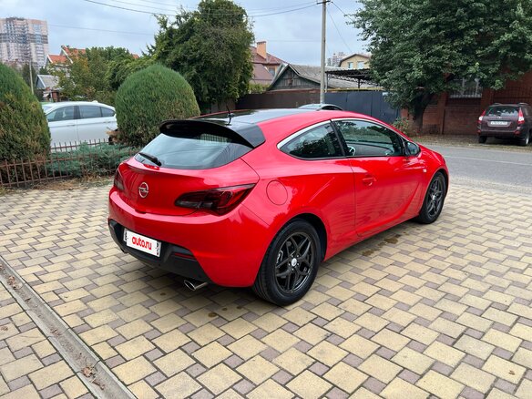 2013 Opel Astra GTC J Рестайлинг, красный, 899999 рублей - вид 5