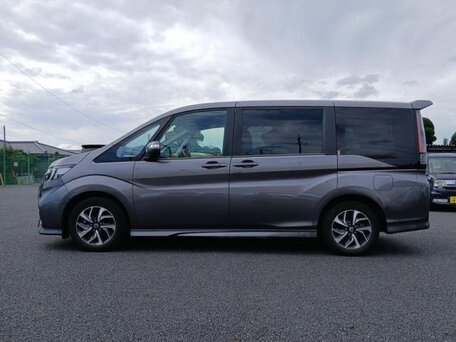 2019 Honda Stepwgn Spada V Рестайлинг, серый, 1760000 рублей, вид 5