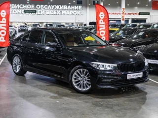 2019 BMW 5 серии 520d xDrive VII (G30/G31/G38), чёрный, 3389700 рублей, вид 4