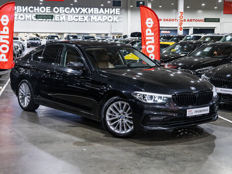 2019 BMW 5 серии 520d xDrive VII (G30/G31/G38), чёрный, 3389700 рублей, вид 4