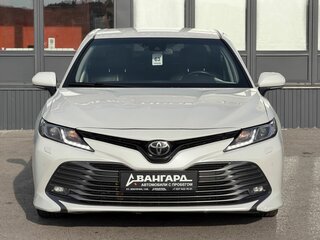 2018 Toyota Camry VIII (XV70), белый, 2380000 рублей, вид 3