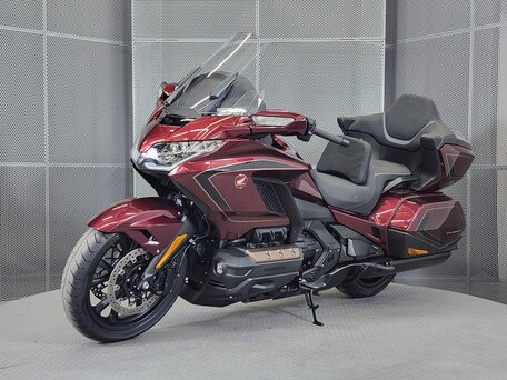 2025 Honda GL 1800 Gold Wing, красный, 3649000 рублей, вид 4