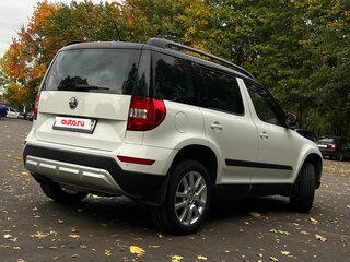 2017 Skoda Yeti I Рестайлинг, белый, 1600000 рублей, вид 3