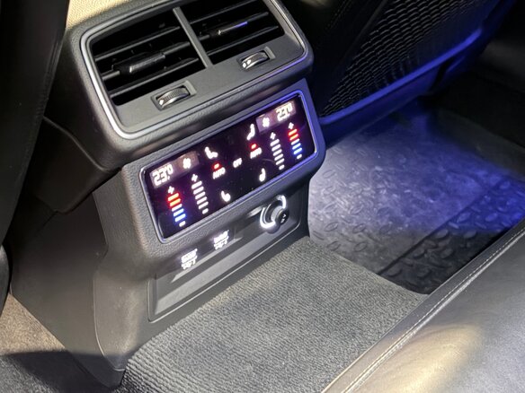 2018 Audi A6 55 TFSI V (C8), синий, 2835000 рублей - вид 19