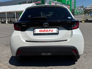 2020 Toyota Yaris IV, белый, 1010000 рублей, вид 4