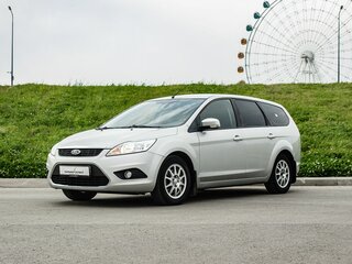 2011 Ford Focus II Рестайлинг, серебристый, 650000 рублей, вид 1