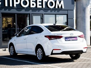2017 Hyundai Solaris II, белый, 1360000 рублей, вид 4