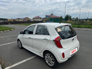 2011 Kia Picanto II, белый, 700000 рублей, вид 4