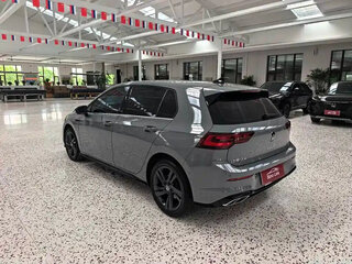 2023 Volkswagen Golf VIII, серый, 1730069 рублей, вид 4