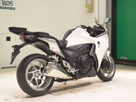 2010 Honda VFR 1200, белый, 777000 рублей, вид 5
