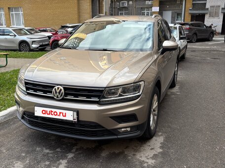 2018 Volkswagen Tiguan II, бежевый, 2100000 рублей, вид 1