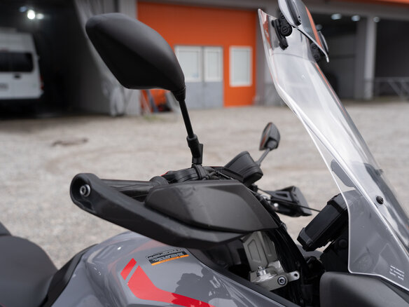 2018 Yamaha MT-09 Tracer (FJ-09), серый, 750000 рублей - вид 16