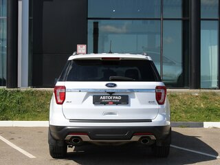 2018 Ford Explorer V Рестайлинг, белый, 2130000 рублей, вид 5