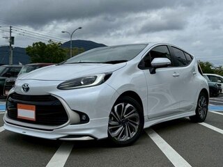 2023 Toyota Aqua II, белый, 1344000 рублей, вид 3