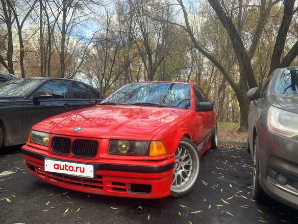 1995 BMW 3 серии 316i III (E36), красный