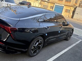 2023 Kia K5 III Рестайлинг, чёрный, 2815000 рублей, вид 2