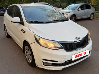 2015 Kia Rio III Рестайлинг, белый, 920000 рублей, вид 2