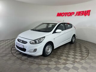 2013 Hyundai Solaris I, белый, 685000 рублей, вид 1