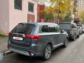 2019 Mitsubishi Outlander III Рестайлинг 3, серый, 1800000 рублей, вид 4