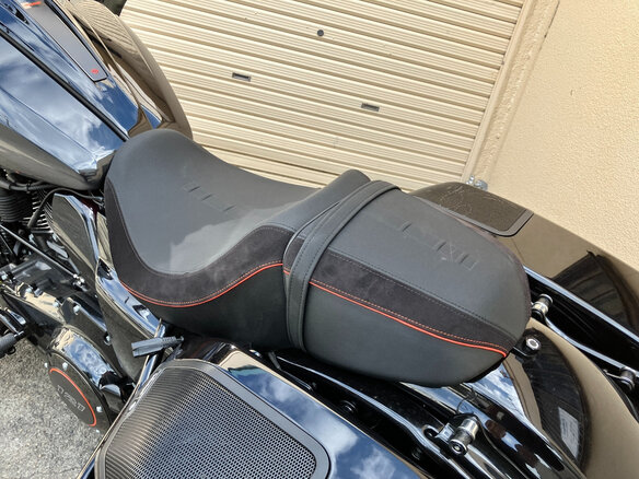 2025 Harley-Davidson CVO Road Glide, серый - вид 10