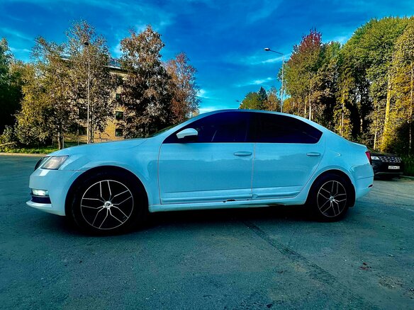 2017 Skoda Octavia III (A7) Рестайлинг, белый, 1450000 рублей - вид 10