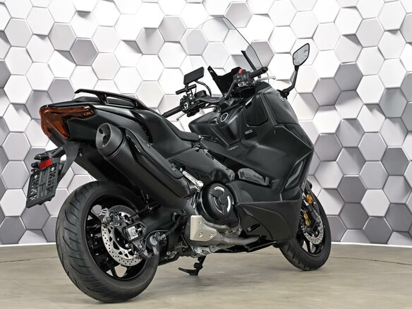 2024 Yamaha TMAX, чёрный, 1389000 рублей - вид 6