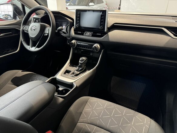 2021 Toyota RAV4 V (XA50), чёрный, 3188000 рублей - вид 21