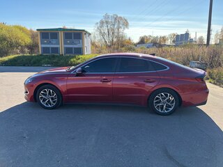 2020 Hyundai Sonata VIII (DN8), красный, 1900000 рублей, вид 4